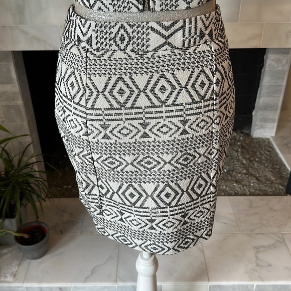 Quinn Geo Print Cutout Crop Top & Zippered Skirt Set Size Medium - Picture 9 of 15